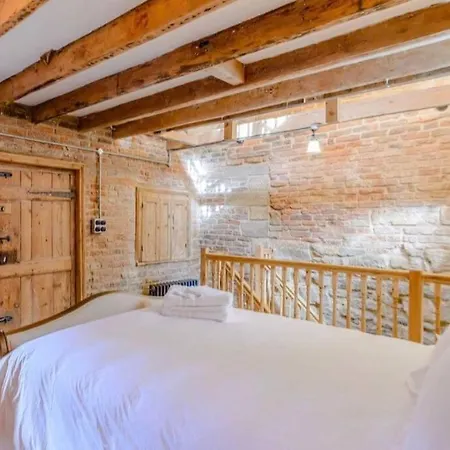 The Cow House - In The Heart Of Prázdninový dům